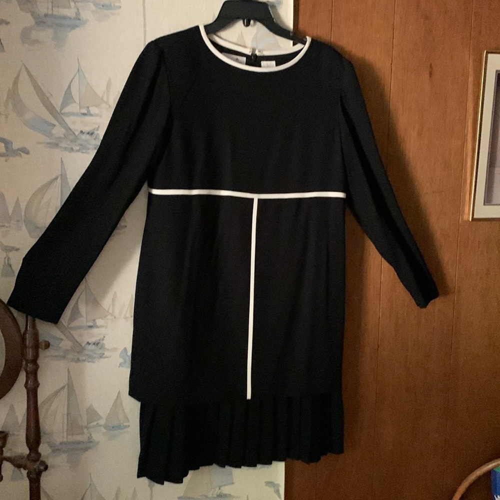 Liz Claiborne Black Dress with white piping pleated bottom back zipper size 10